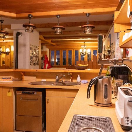Petit Velan - Coworking & Coliving Hostel Бур-Сан-Пиер Екстериор снимка
