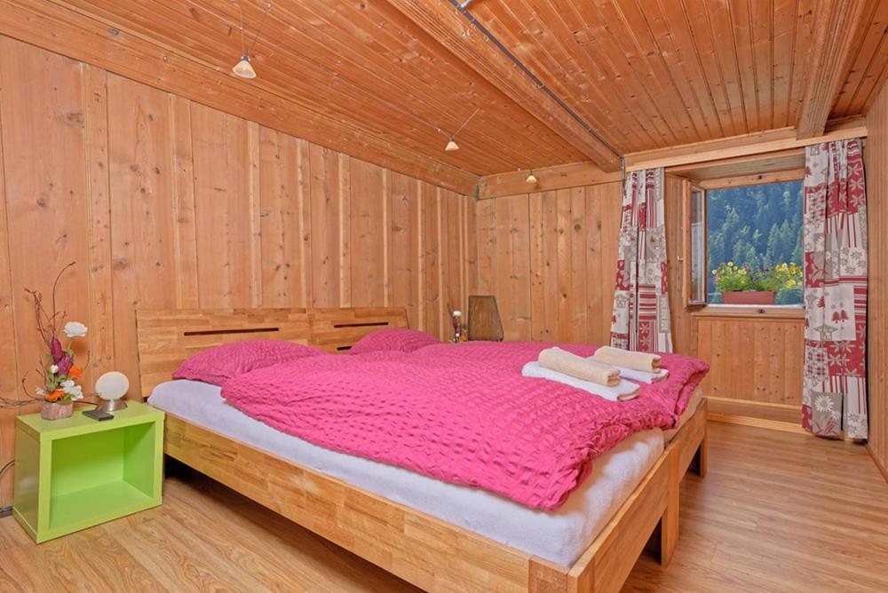Petit Velan - Coworking & Coliving Hostel Бур-Сан-Пиер Екстериор снимка