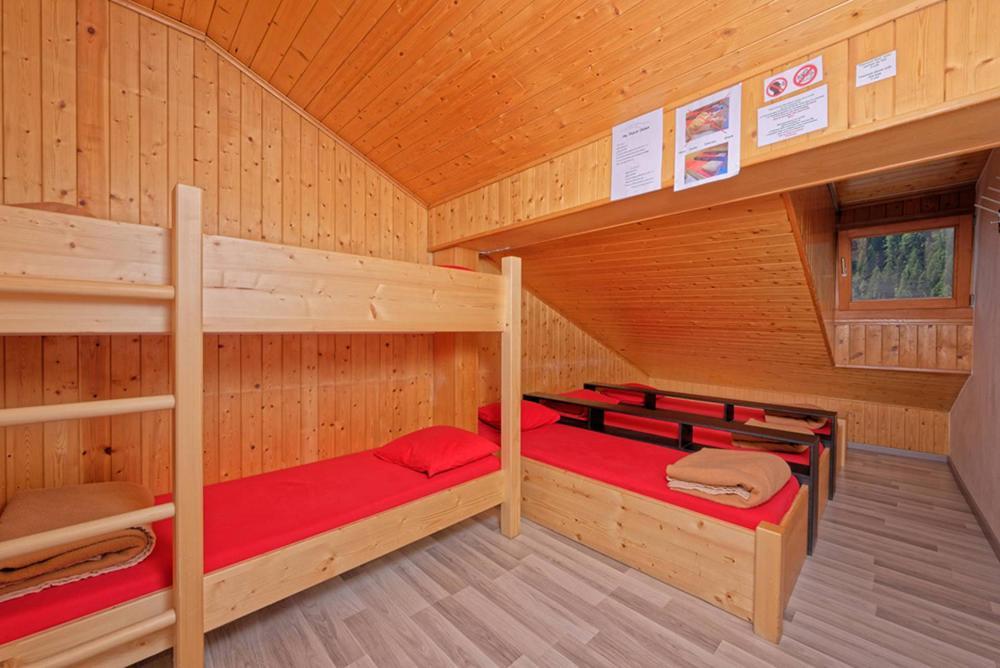 Petit Velan - Coworking & Coliving Hostel Бур-Сан-Пиер Екстериор снимка
