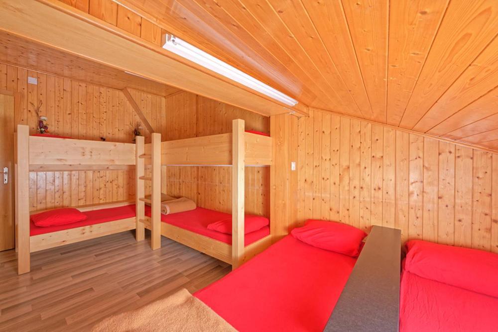 Petit Velan - Coworking & Coliving Hostel Бур-Сан-Пиер Екстериор снимка