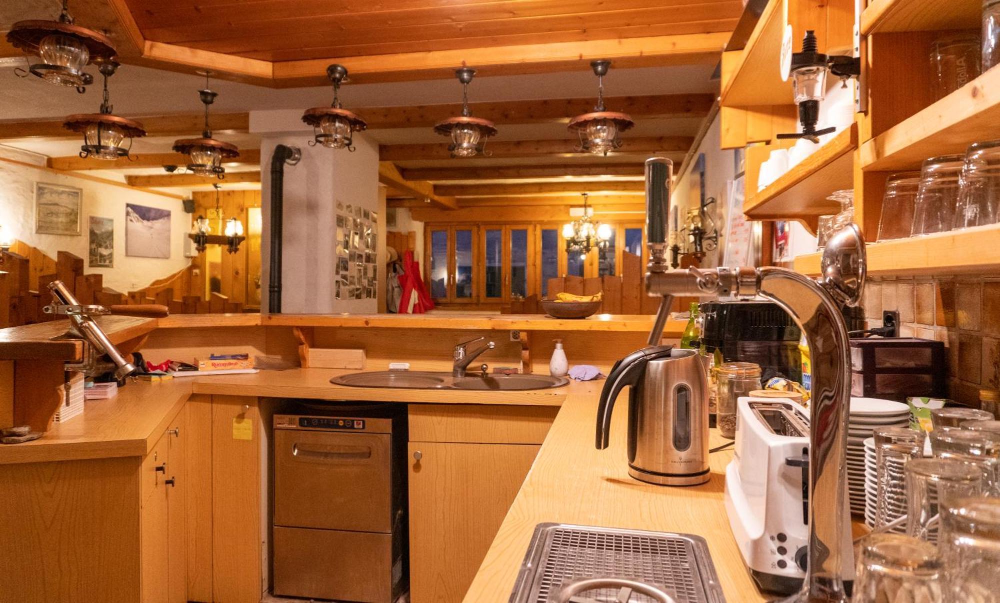 Petit Velan - Coworking & Coliving Hostel Бур-Сан-Пиер Екстериор снимка