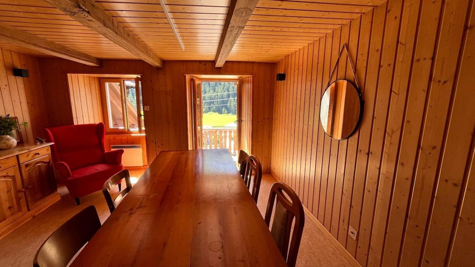 Petit Velan - Coworking & Coliving Hostel Бур-Сан-Пиер Екстериор снимка