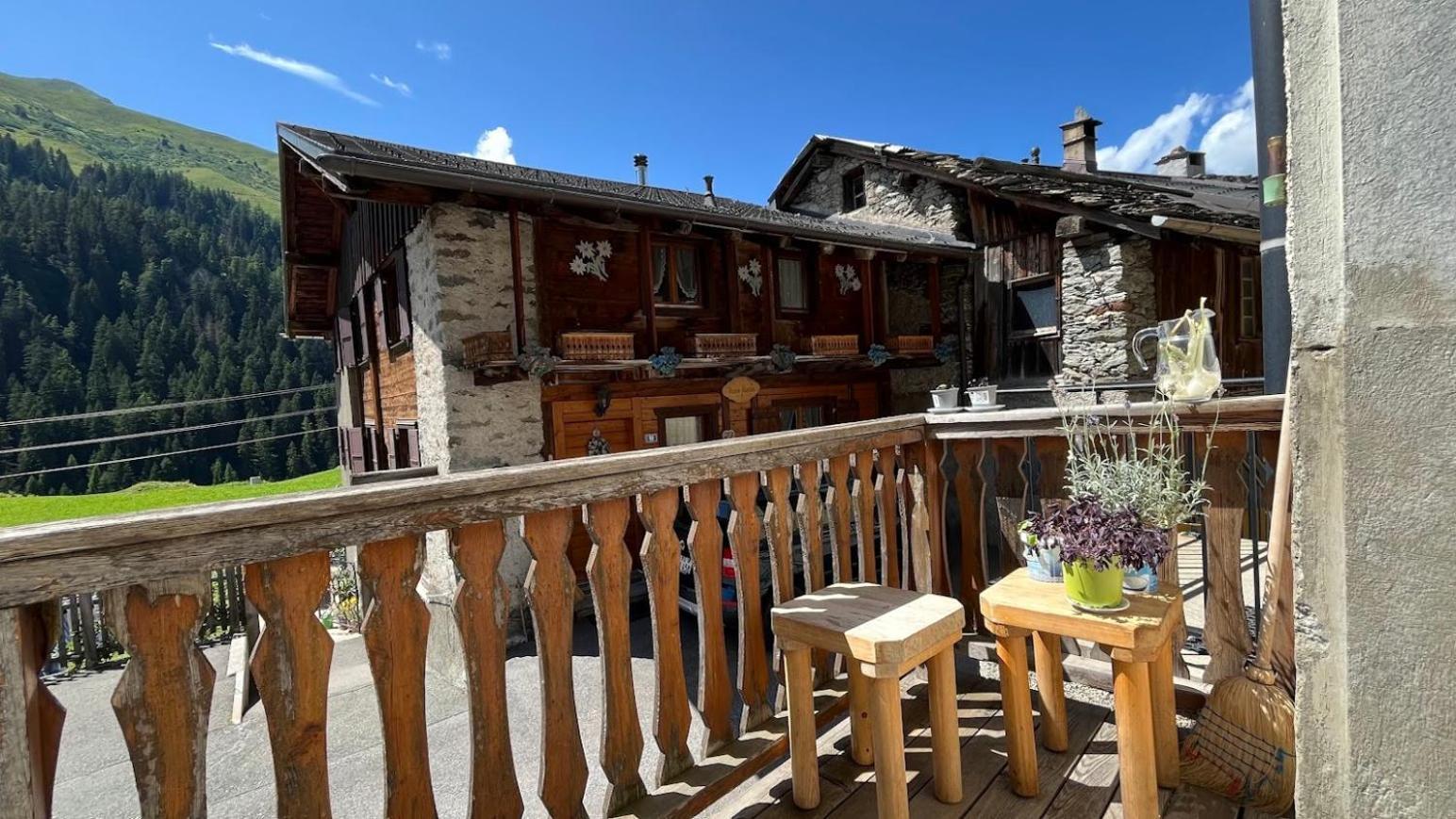 Petit Velan - Coworking & Coliving Hostel Бур-Сан-Пиер Екстериор снимка